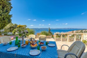 Family House, Multiple Bedrooms (Sea View Home Marianne 200m from sea) | Outdoor dining