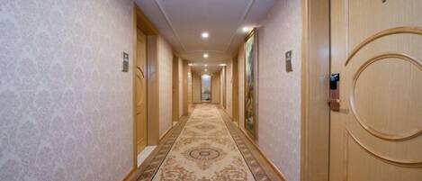 المنشأة من الداخل