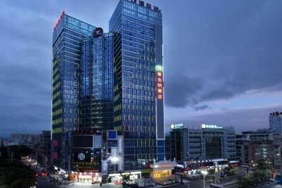 Vienna Hotel (Lingshan Liufengshan Pedestrian Street)