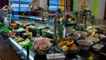 Colazione a buffet a pagamento, servita tutte le mattine 