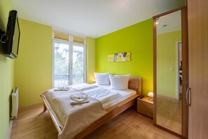 3 bedrooms, in-room safe, WiFi, bed sheets