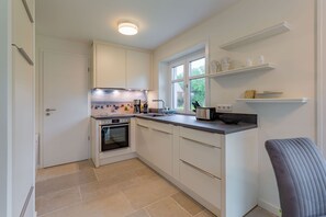 Fridge, oven, dishwasher, coffee/tea maker