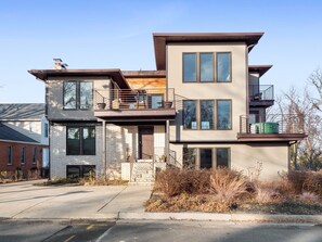 Exterior - Video Tour 🎥 + Kid Friendly 👶 + City Views 🌆 + 🏓  (Arlington)