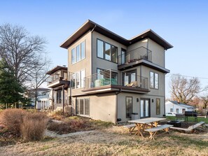 Exterior - Video Tour 🎥 + Kid Friendly 👶 + City Views 🌆 + 🏓  (Arlington)