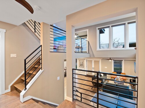 Video Tour 🎥 + Kid Friendly 👶 + City Views 🌆 + 🏓 