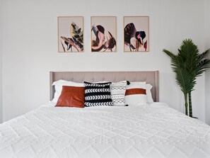 3 bedrooms, desk, iron/ironing board, travel crib - Video Tour 🎥 + Kid Friendly 👶 + City Views 🌆 + 🏓  (Arlington)