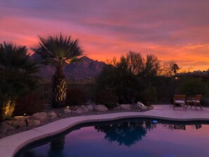 Alberca al aire libre y alberca climatizada