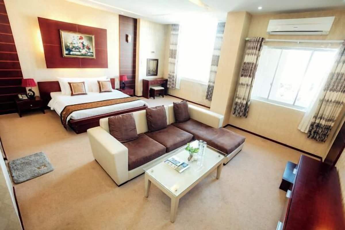 Minibar, két bảo mật tại phòng, bàn, màn/rèm cản sáng