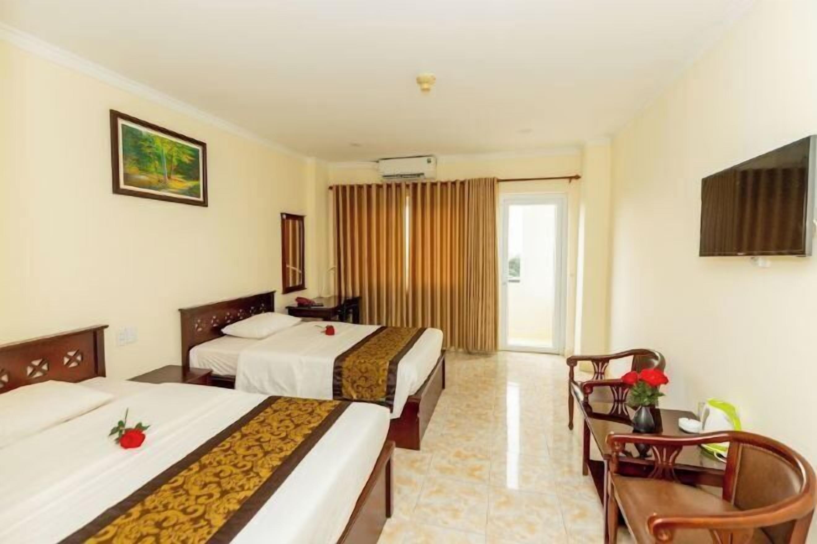 Minibar, in-room safe, desk, blackout curtains