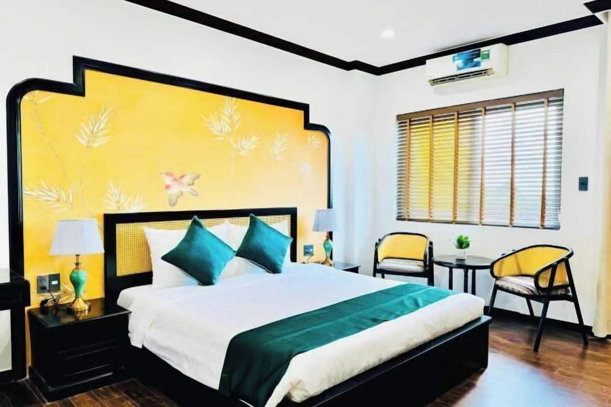 Minibar, in-room safe, desk, blackout curtains