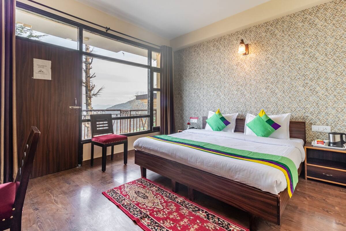Deluxe Double Room, Balcony | Iron/ironing board
