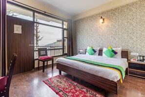 Deluxe Double Room, Balcony | Iron/ironing board