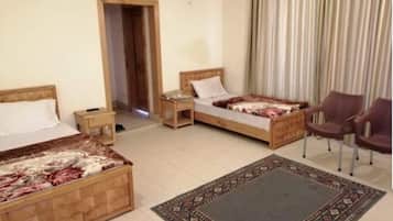 Quarto triplo luxo | Ferros/tábuas de passar roupa, Wi-Fi de cortesia