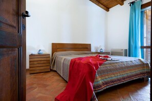 3 bedrooms, iron/ironing board, free WiFi - Apartment "Ida Isuledda 2" with Pool, Garden & Wi-Fi (San Teodoro)