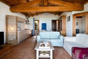 TV - Apartment "Ida Isuledda 2" with Pool, Garden & Wi-Fi (San Teodoro)