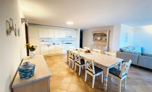 Dining - Apartment "Ida Isuledda 1" with Pool, Garden & Wi-Fi (San Teodoro)