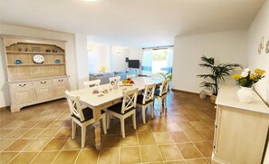 Dining - Villa "Ida Isuledda" with Pool, Garden & Wi-Fi (San Teodoro)