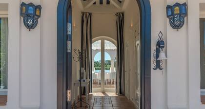 "Villa Orquidea" mit Pool, WLAN, Garten und Terrasse