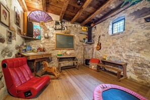 Game room - Apartment 'Gurtenhof Margarethe Maultasch' with Mountain View and Wi-Fi (Tisens)