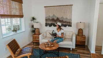 Televisión, chimenea y tenis de mesa