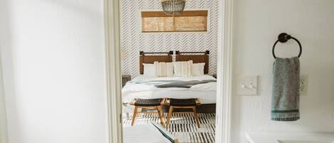 3 bedrooms, desk, iron/ironing board, travel cot
