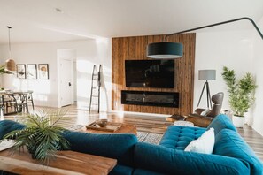 TV, fireplace, ping pong