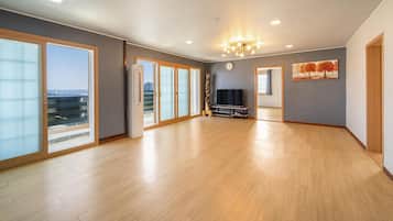 Basic Room, 3 Bedrooms (Dancheroom(Ocean view)) | 1 bedroom, free WiFi