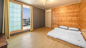 1 bedroom, free WiFi - Gangneung Basecamp Pension (Gangneung)