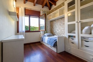 3 bedrooms, iron/ironing board, free WiFi