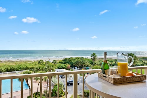 Direct Oceanfront Dream | Retro-Chic Condo on the Beach w/ Stunning Views! ☀️