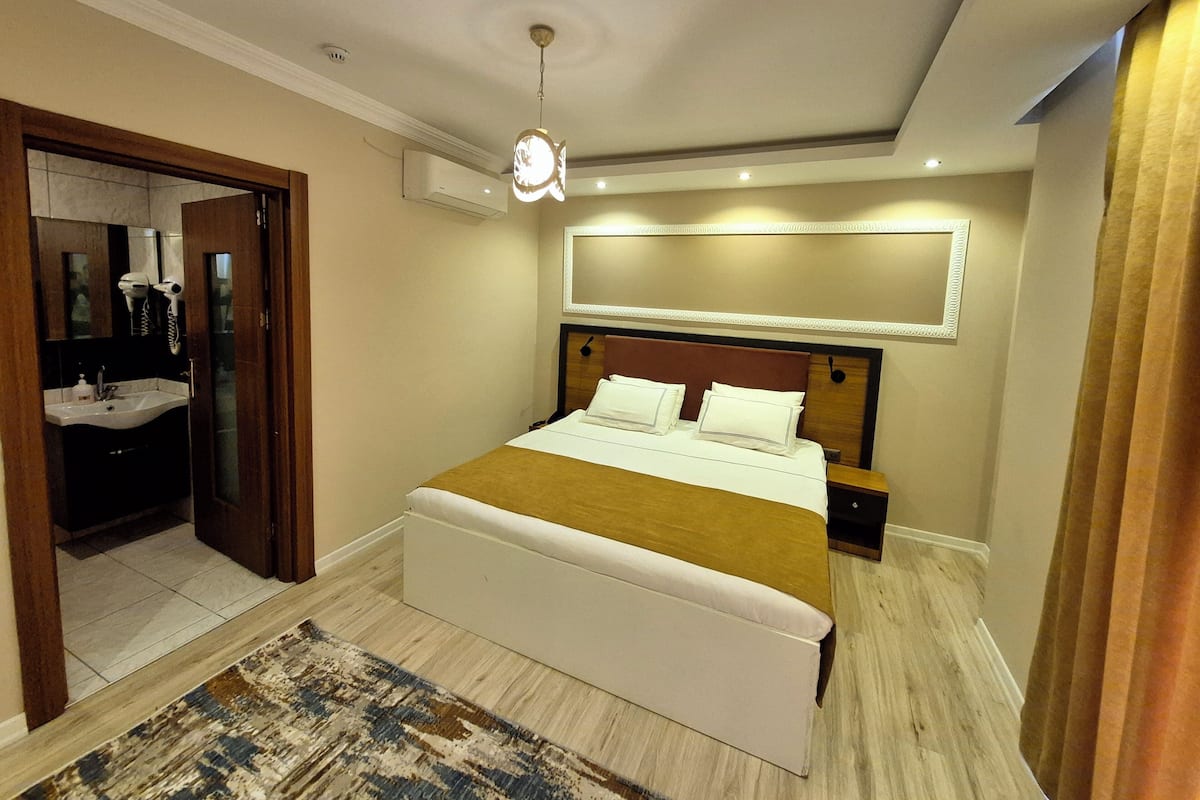 1 bedroom, minibar, desk, free WiFi