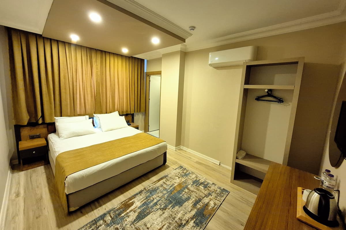 1 bedroom, minibar, desk, free WiFi