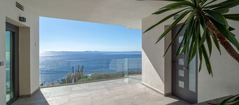 VILLA VELAZQUEZ Roses