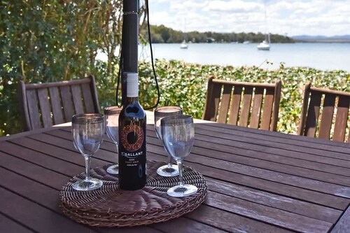 Baywatch Waterfront Lake Retreat Private Jetty