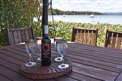 Baywatch Waterfront Lake Retreat Private Jetty