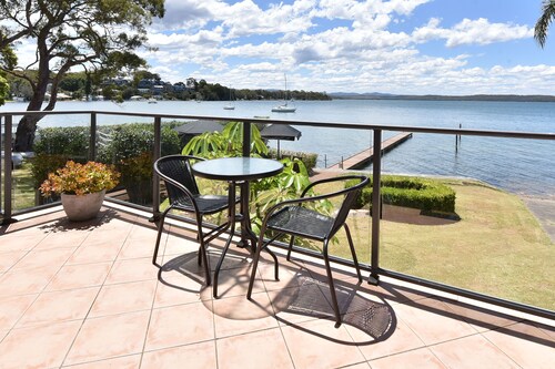 Baywatch Waterfront Lake Retreat Private Jetty