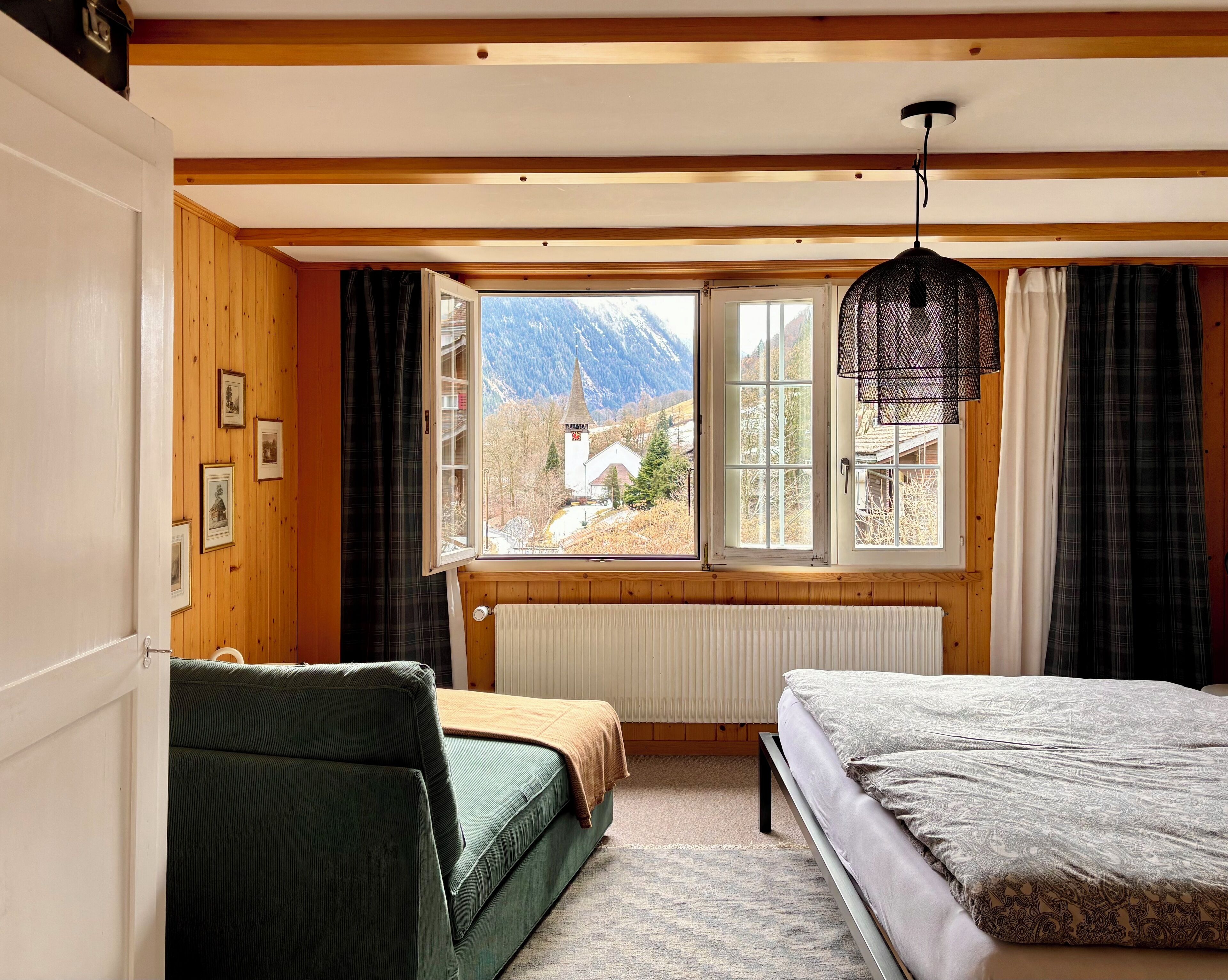 2 slaapkamers, een strijkplank/strijkijzer, gratis wifi, beddengoed