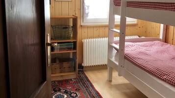 2 dormitorios, tabla de planchar con plancha, wifi gratis y ropa de cama