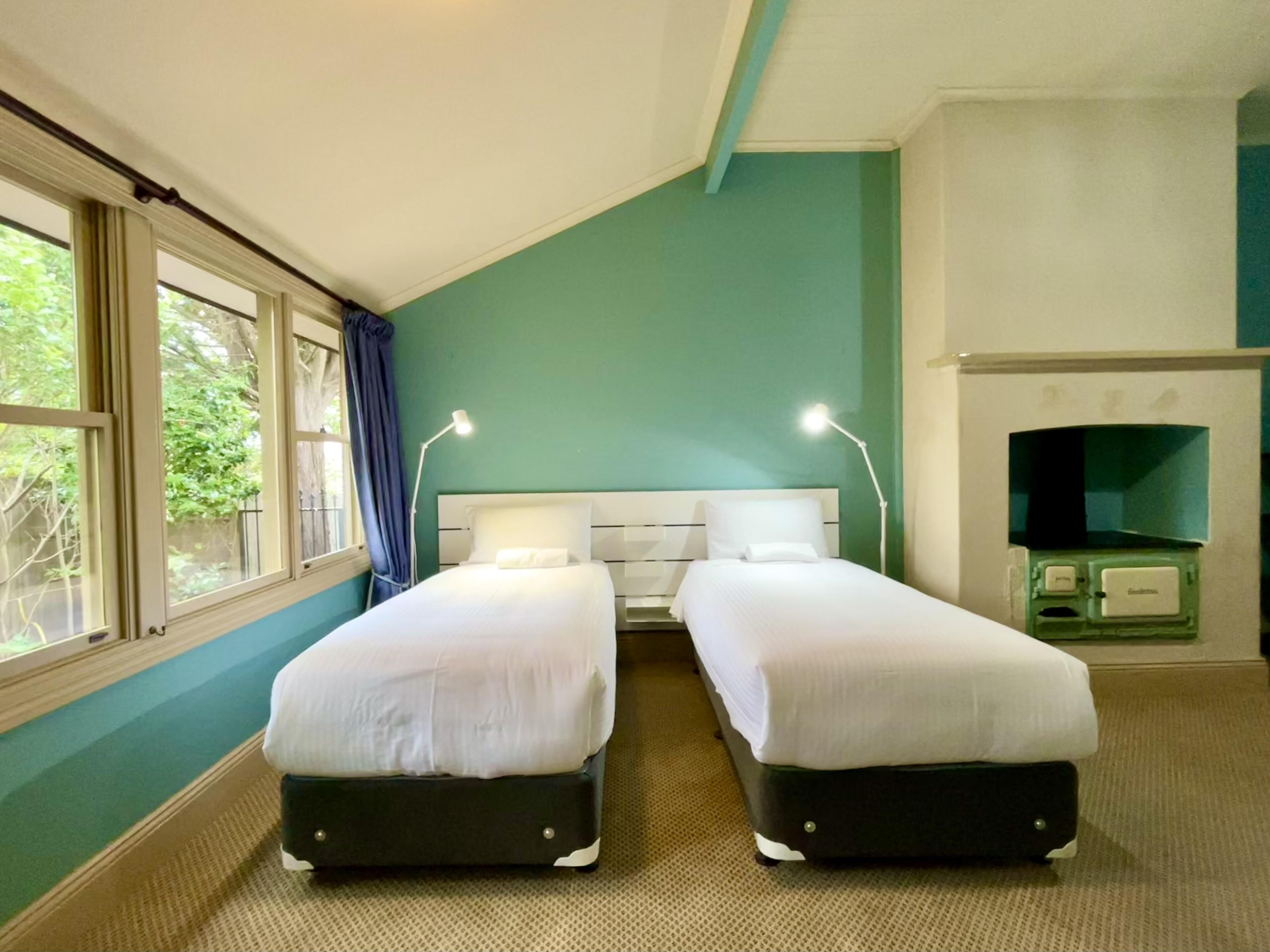 6 bedrooms, desk, iron/ironing board, free WiFi