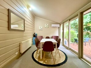 Dining - Mary Villa - Heritage Villa, 6 Bedroom, 6 Bathroom, Central Heating, Spa Bath, BBQ (Katoomba)