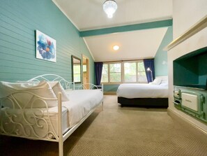 6 bedrooms, desk, iron/ironing board, free WiFi - Mary Villa - Heritage Villa, 6 Bedroom, 6 Bathroom, Central Heating, Spa Bath, BBQ (Katoomba)