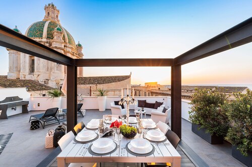 Apartment with terrace in the centre, 300 metres from the beach, Trapani