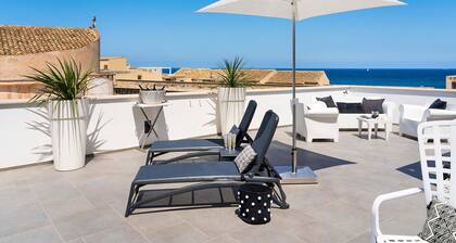 Apartment with terrace in the centre, 300 metres from the beach, Trapani