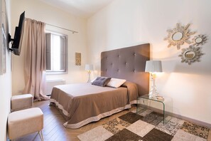 3 bedrooms, iron/ironing board, free WiFi, bed sheets - Apartment with terrace in the centre, 300 metres from the beach, Trapani (Trapani)