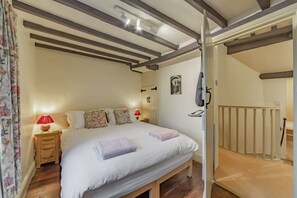 3 bedrooms, iron/ironing board, travel crib, WiFi
