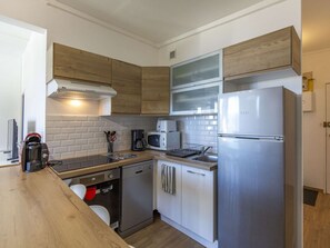 Mikrowelle, Ofen, Herdplatte, Geschirrspüler