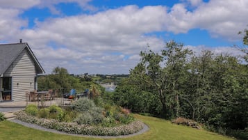 Cottage | Property grounds