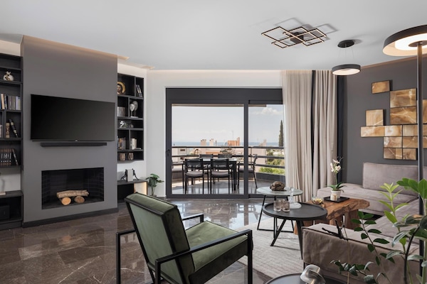 Appartamento Deluxe, 2 camere da letto, vista mare | Soggiorno | Smart TV 50 pollici con canali digitali, TV, Netflix