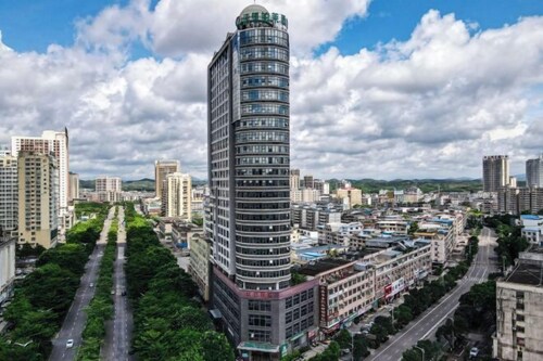 Wodun Platinum Hotel (Qinzhou East Railway Station Niannianfeng Plaza)