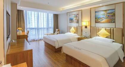 Wodun Platinum Hotel (Qinzhou East Railway Station Niannianfeng Plaza)